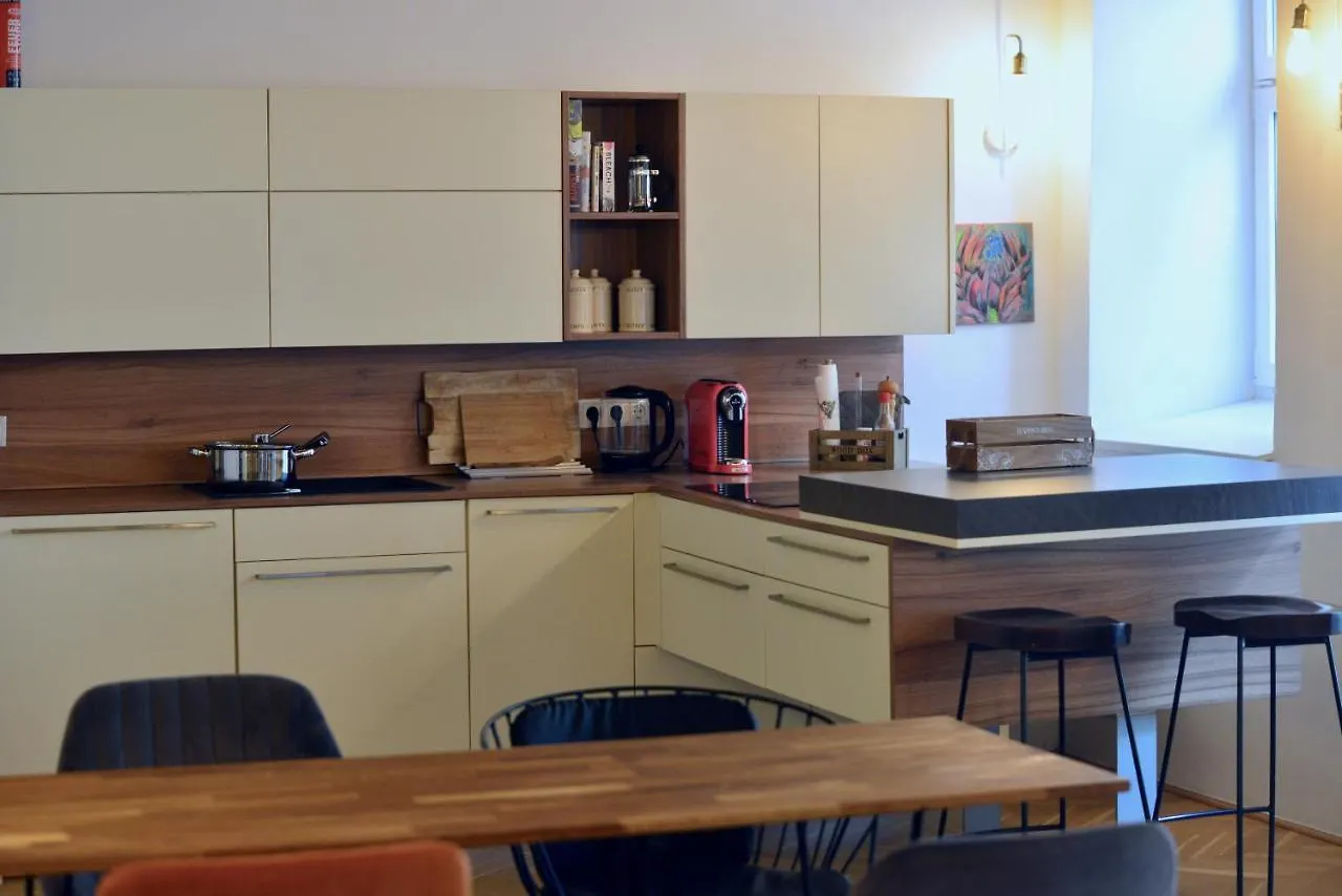 فيينا Your Stylish Basement Loft Close To Schonbrunn النمسا