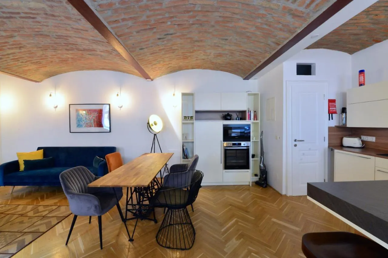 شقة فيينا Your Stylish Basement Loft Close To Schonbrunn النمسا